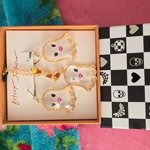 Betsey johnson jewlery acessories